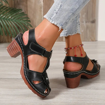 Wilma™ - Graverade Sandaler med Klack