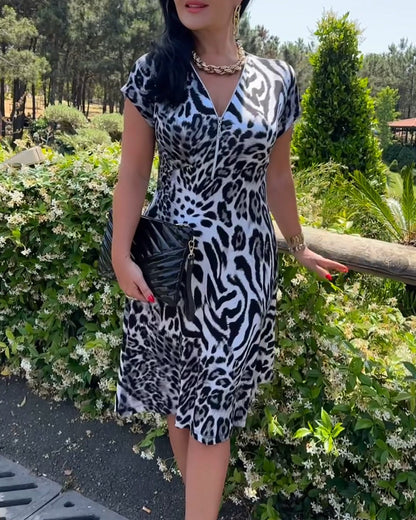Tove™ – Klänning med Leopardmönster och Dragkedja