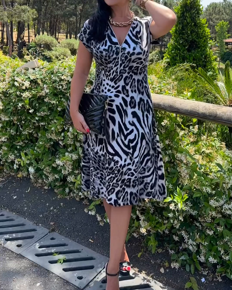 Tove™ – Klänning med Leopardmönster och Dragkedja