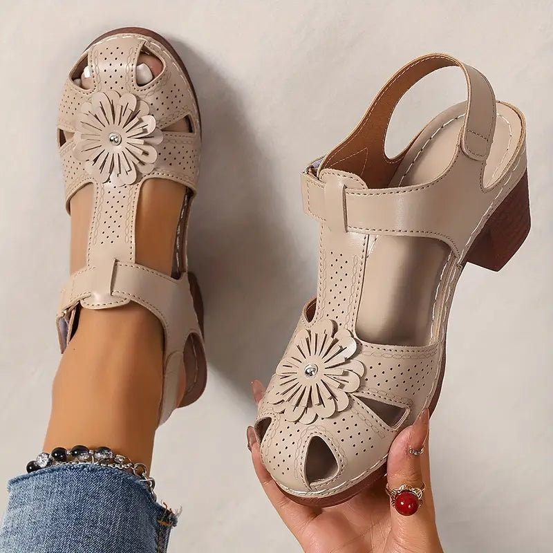 Wilma™ - Graverade Sandaler med Klack