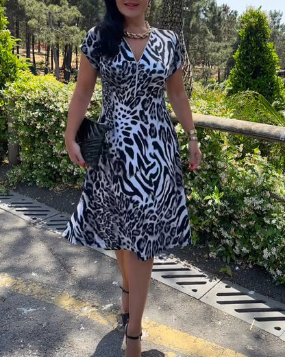 Tove™ – Klänning med Leopardmönster och Dragkedja